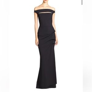 Chiara Boni La Petite Robe
Melania Off-The-Shoulder Gown